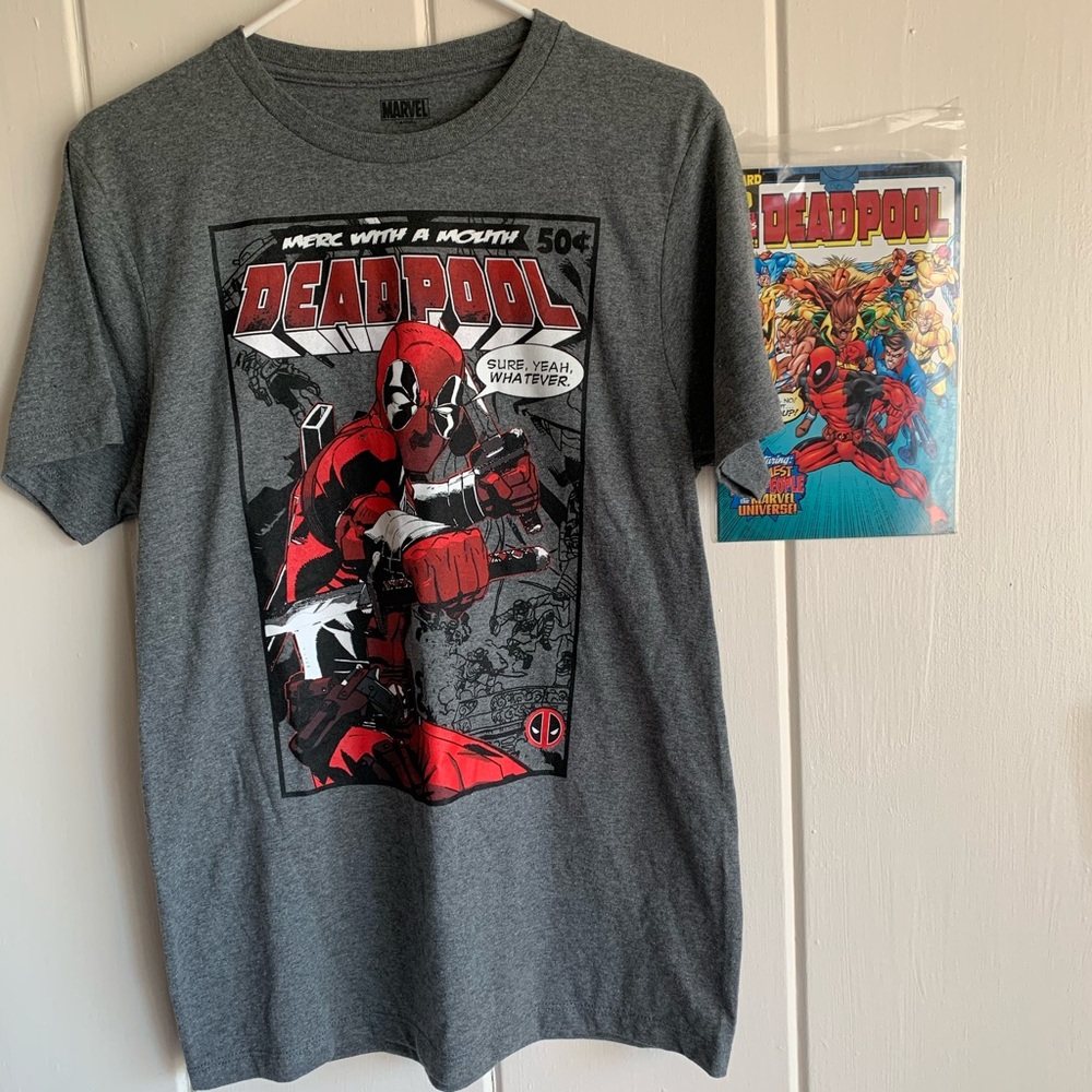 Medium deadpool shirt including comic book